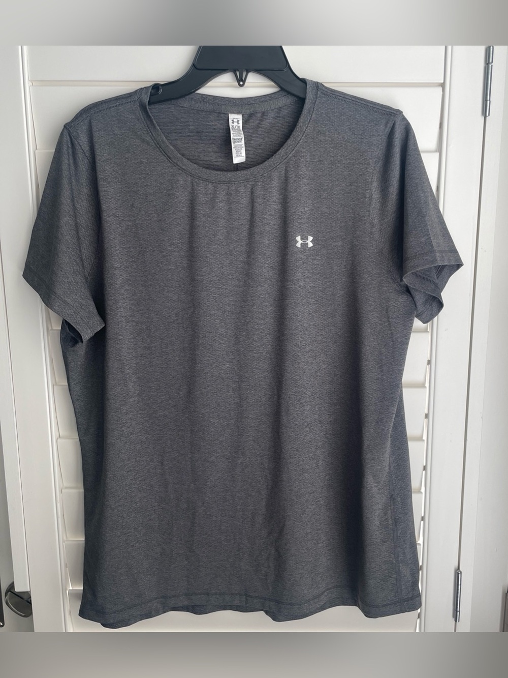 Under Armour Heat Gear Women's Charcoal Gray Fitted Performance Tee